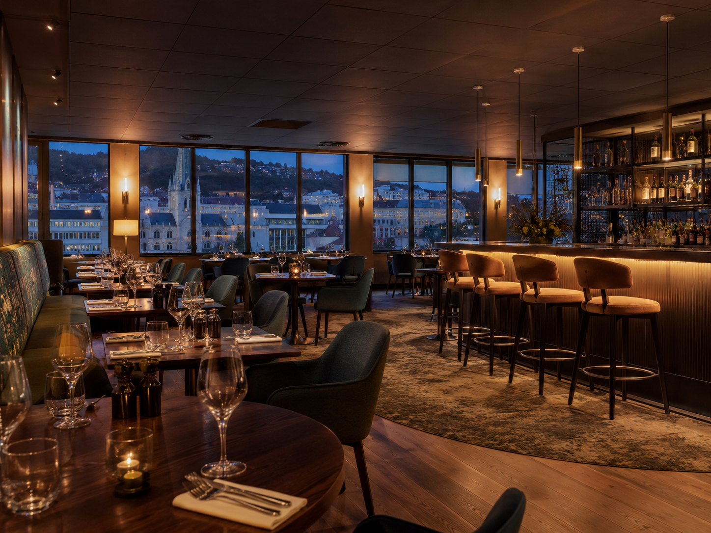 Szerencse restaurant and bar with refined hotel dining atmosphere
